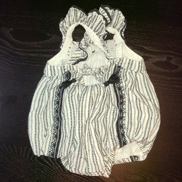 Max studio baby girl black and white romper - Picture 2 of 3